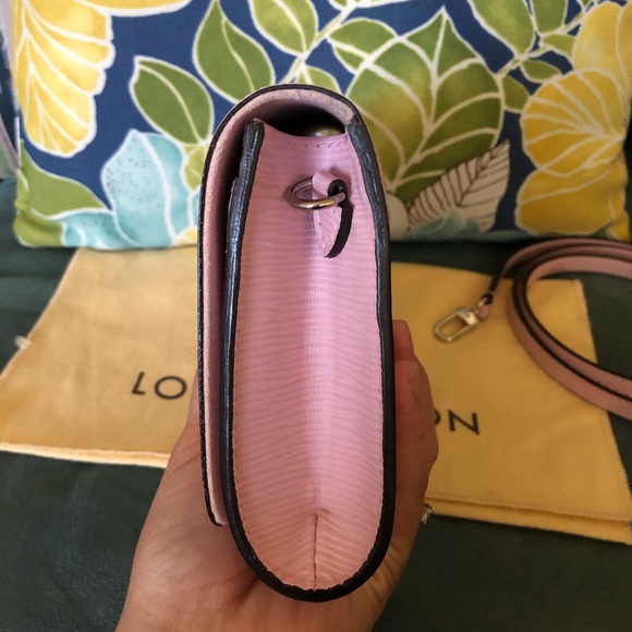 Authentic Louis Vuitton Epi Louise Crossbody Bag - Picture 5 of 9